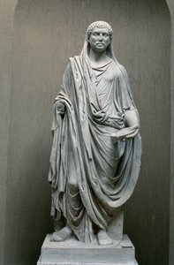 Keisari Maxentiuksen (306-312 jKr.) patsas Pontifex Maximuksena (marmori)